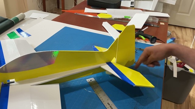 KT板飞机机身拼接制作过程