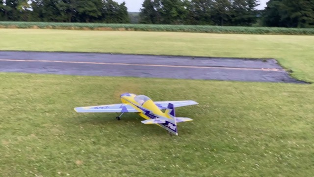 Sbach特技飞机高空飞行